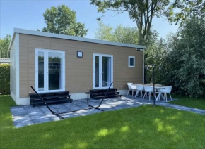 Prachtig nieuw chalet met tuin op De Friese Wadden